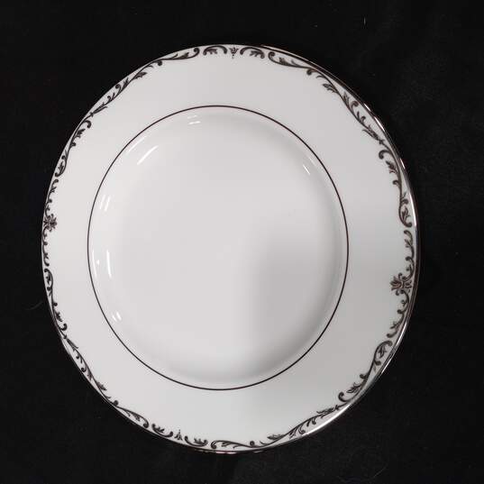 Lenox Coronet Platinum Dessert Plates 6pc Bundle image number 2