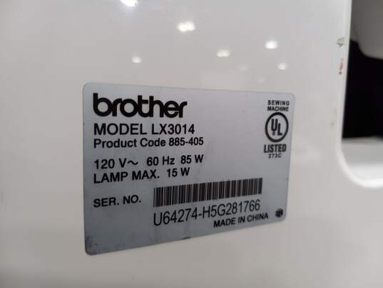 Brother Portable  Sewing Machine  Model LX3014 image number 3