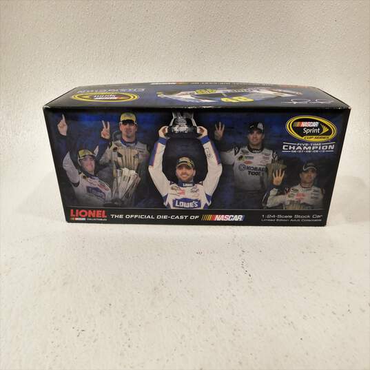Lionel 2010 Jimmie Johnson Lowes Sprint Cup 5x Champion 1:24 Die-Cast Car w/ Pin image number 1