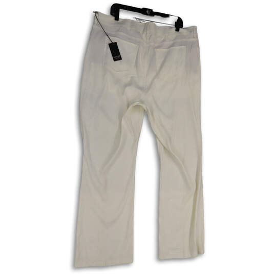 NWT Womens White Denim Medium Wash Pockets Straight Leg Jeans Size 18 image number 1