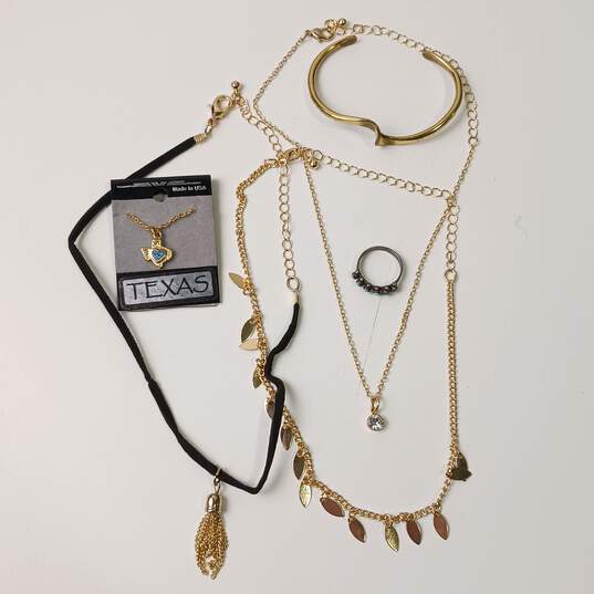 Gold Tone Texas Themed Costume Jewelry Collection image number 3