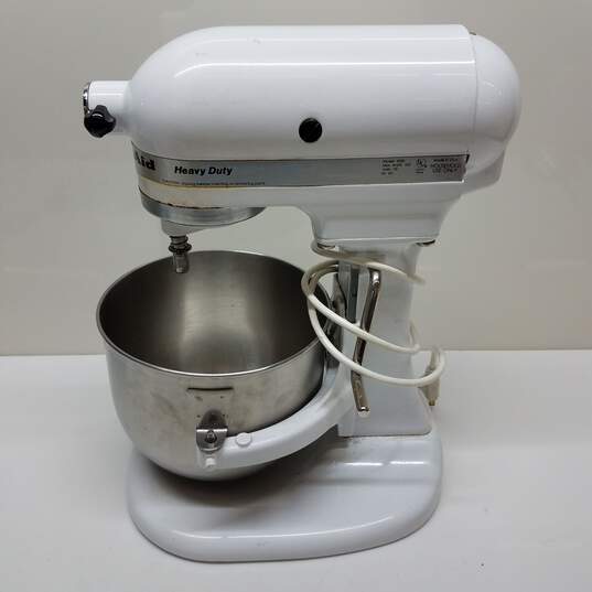 Kitchenaid K5SS Heavy Duty Stand Mixer With All Attachments. 
