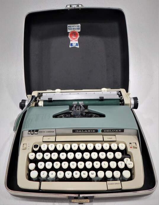 Vintage Smith Corona Galaxie Deluxe Portable Manual Typewriter W/ Case image number 2