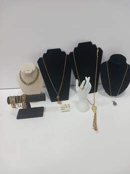 7 Pieces Of Assorted Costume Jewelry