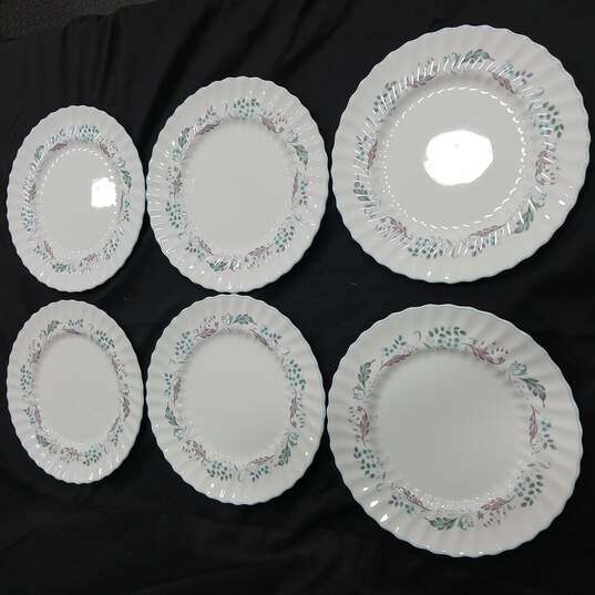 Bundle 6 Royal Doulton Floral Themed Dinner Plates image number 1