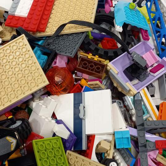 9lb Bulk of Assorted Lego Building Bricks and Pieces image number 3