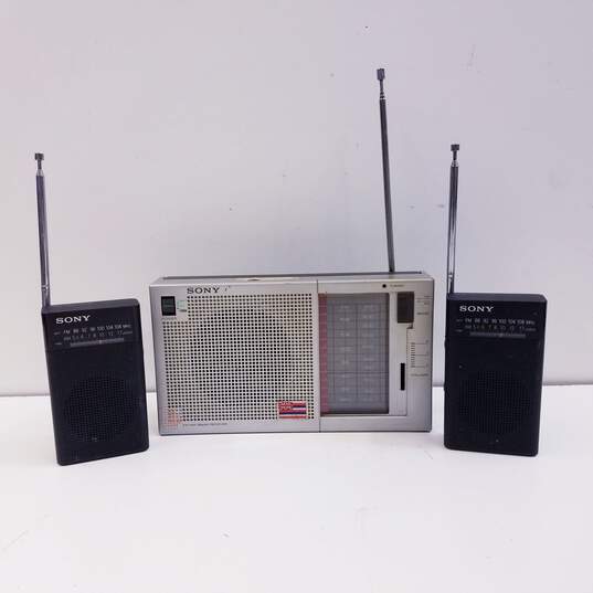 Lot of 3 Vintage Sony Portable FM/AM Radios image number 1