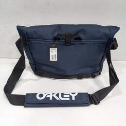 Oakley Outside Angle Dark Blue Crestible Street Messenger Bag NWT alternative image