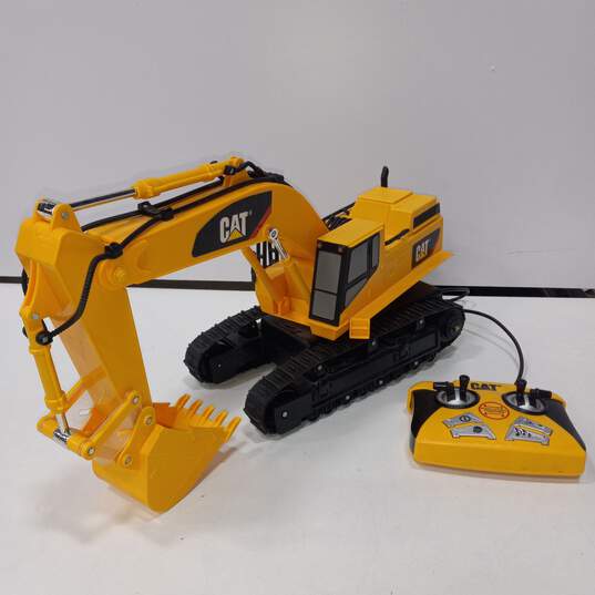 Toy State Caterpillar RC Cat Backhoe RC Loader image number 1