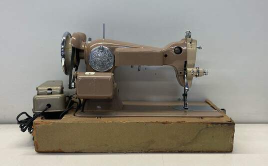 Nelco Sewing Machine image number 3