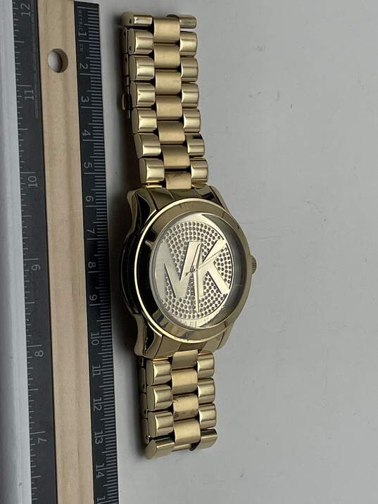 Womens Runway MK-5706 Gold Tone Analog Display Quartz Wristwatch 1.8Oz image number 4