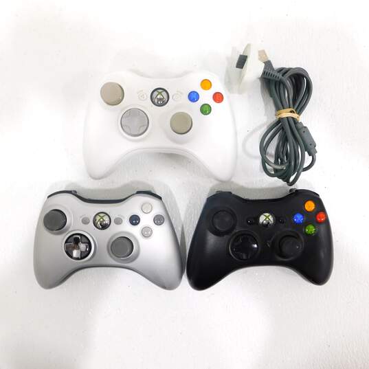3 Used Microsoft Xbox 360 Controllers image number 1