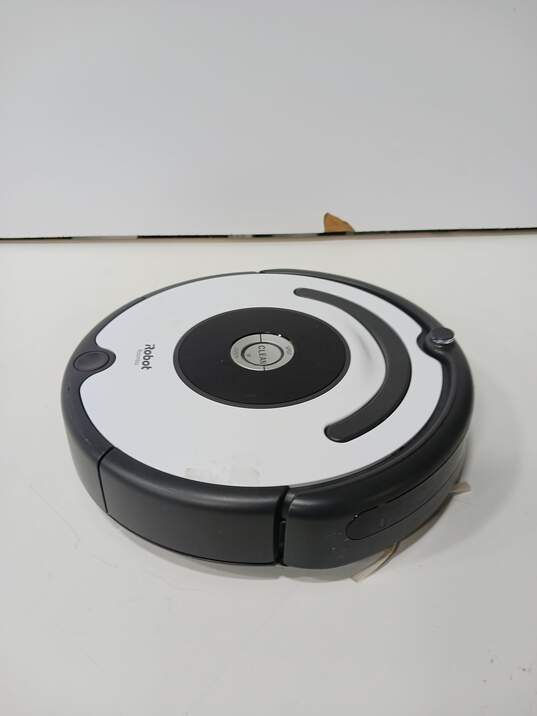 iRobot Roomba 670 Robot Vacuum w/ Charging Dock image number 4