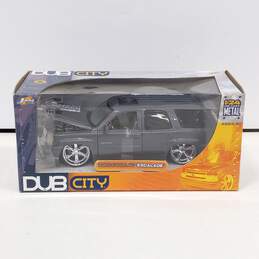 Bundle Of 2 Dub City 1:24 Scale Die Cast Metal Car Models In Original Box alternative image