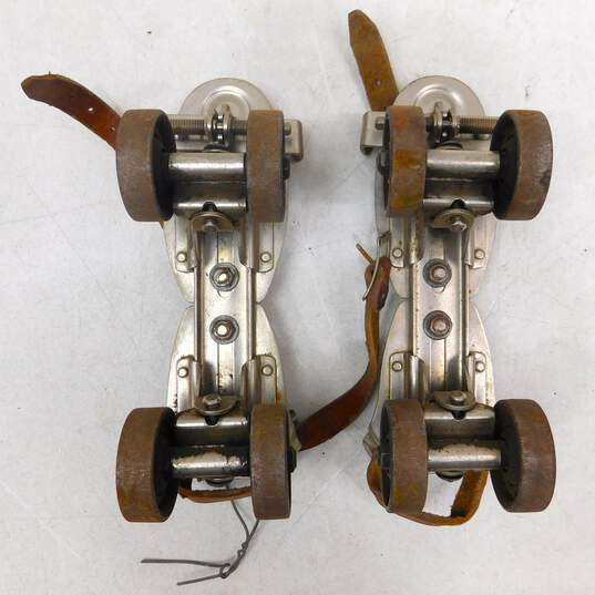 Vintage  Lot of 3 Pair Metal Roller Skates Adjustable  W/ Skate Key image number 7