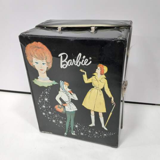 Vintage Bundle of Six Barbie Dolls with Carry Case image number 6