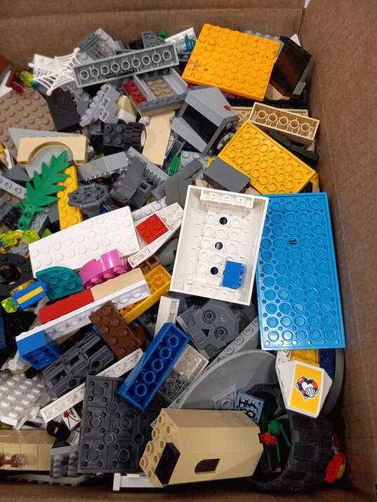 8.5lbs of Assorted Mixed Building Blocks image number 5