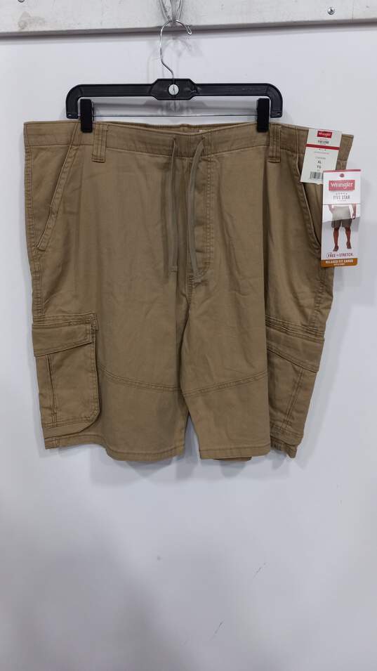 Men’s Wrangler Relaxed Fit Cargo Shorts Sz XL NWT image number 1