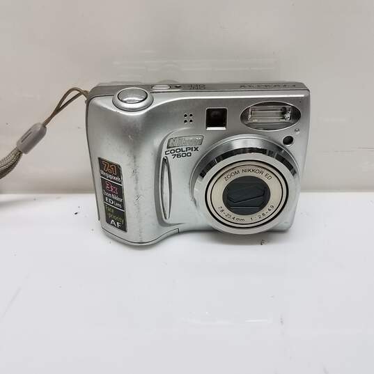 Nikon Coolpix 7600 7MP Digital Camera with 3x Optical Zoom Silver image number 1