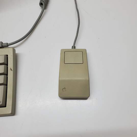 Apple Macintosh Classic II M4150 Keyboard Mouse Microphone Cables Software WORKS image number 4