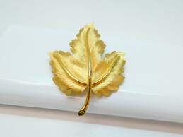 VNTG Crown Trifari Gold Tone Etched Floral Leaf Brooches 84.4g alternative image
