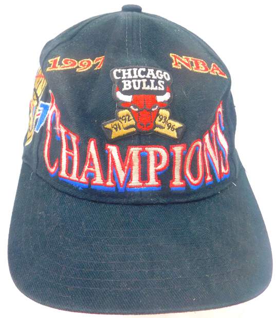 Buy the Vintage 1997 NBA Champ Chicago Bulls Snapback Hat