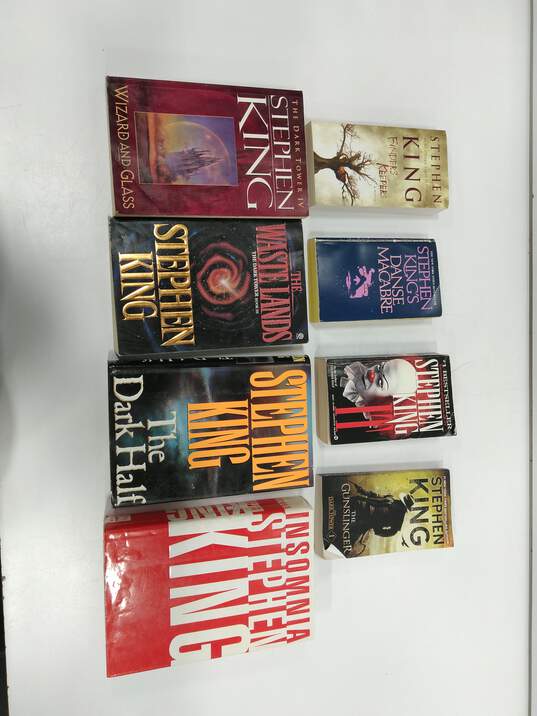 Bundle of 8 Asorted Stephen King Novels image number 1