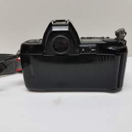Nikon N8008s AF SLR 35mm Film Camera Body Only alternative image