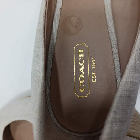 Beige Fabric Heels Size 8.5B image number 4