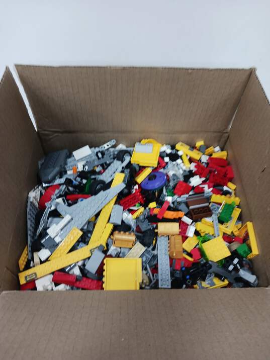 7lb Bulk Lot of Assorted Lego Bricks Pieces & Parts image number 1
