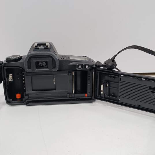 Canon EOS Rebel G 35mm SLR Film Camera in Tamarac Carry Case image number 2