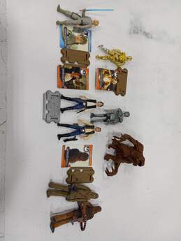 Bundle of Assorted Star Wars Figurines alternative image