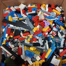 8lbs of Assorted Lego Building Bricks & Pieces