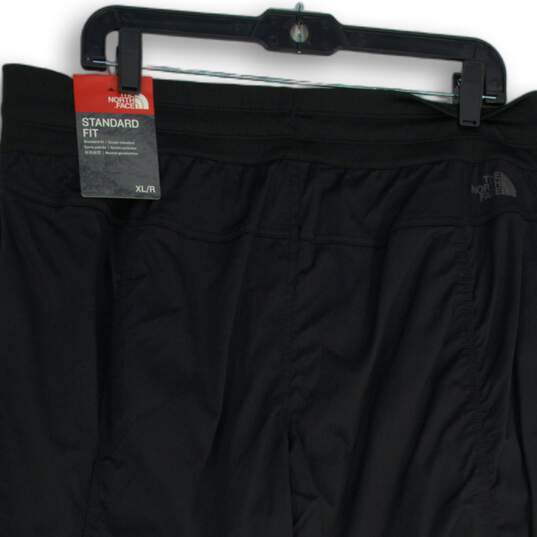 NWT Womens Black Elastic Waist Standard Fit Straight Leg Pull-On Capri Pants XL image number 4