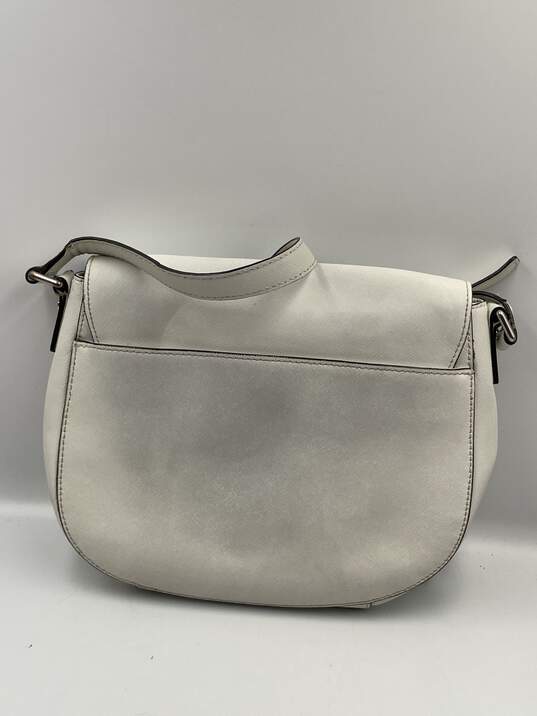 Womens White Leather Inner Pockets Shoulder Strap Charm Crossbody Bag image number 3