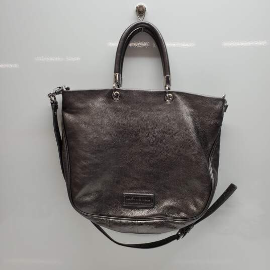 AUTHENTICATED MARC BY MARC JACOBS METALLIC PEWTER SHOULDER HANDBAG 14x12x5 image number 1