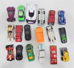 Assorted Lot Of Vntg & Newer Die Cast Cars Hot Wheels Matchbox & More