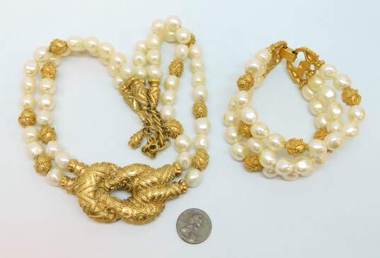 Vintage Mary McFadden for Franklin Mint Faux Pearl & Gold Tone Knot Statement Necklace & Bracelet Demi Parure 188.3g image number 7