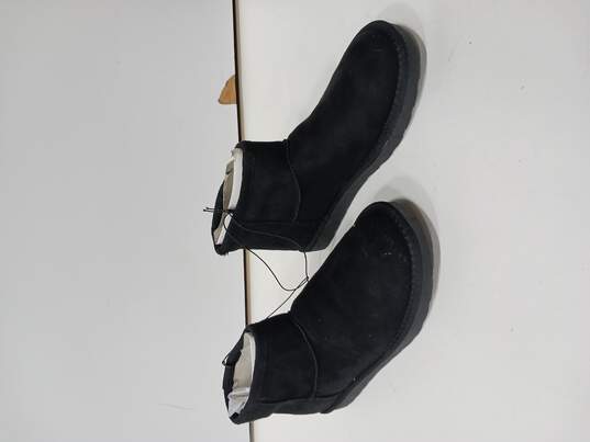 Women's Black Boots Size 7 image number 2