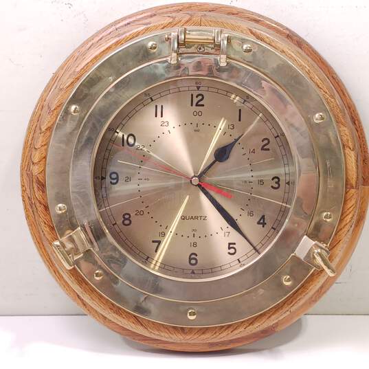 Vintage Brass/Wood Quartz Porthole Clock image number 1