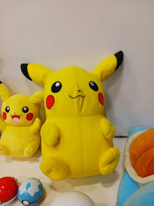 Assorted Pokémon Plush & Toys Collection image number 5