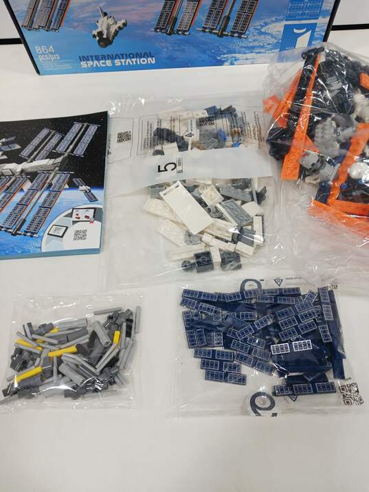 Bundle of 2 Assorted Opened LEGO Sets image number 6