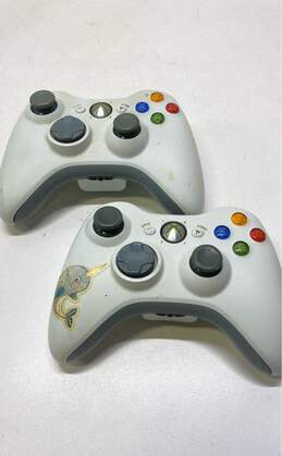 Microsoft Xbox 360 controllers - Lot of 2, White