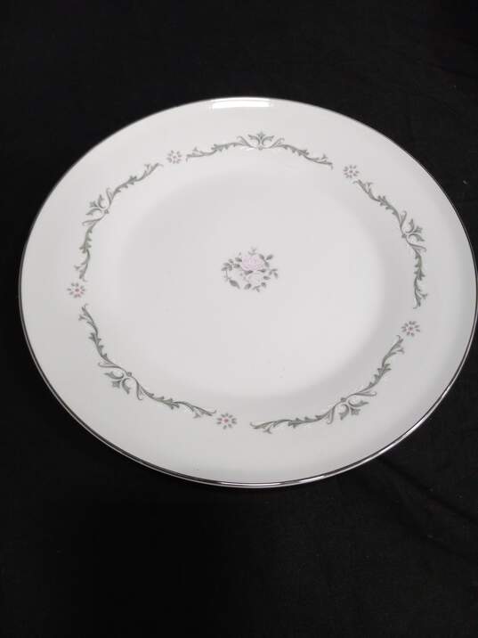 Set of 6 Signature Collection Petite Bouquet Dinner Plates image number 2