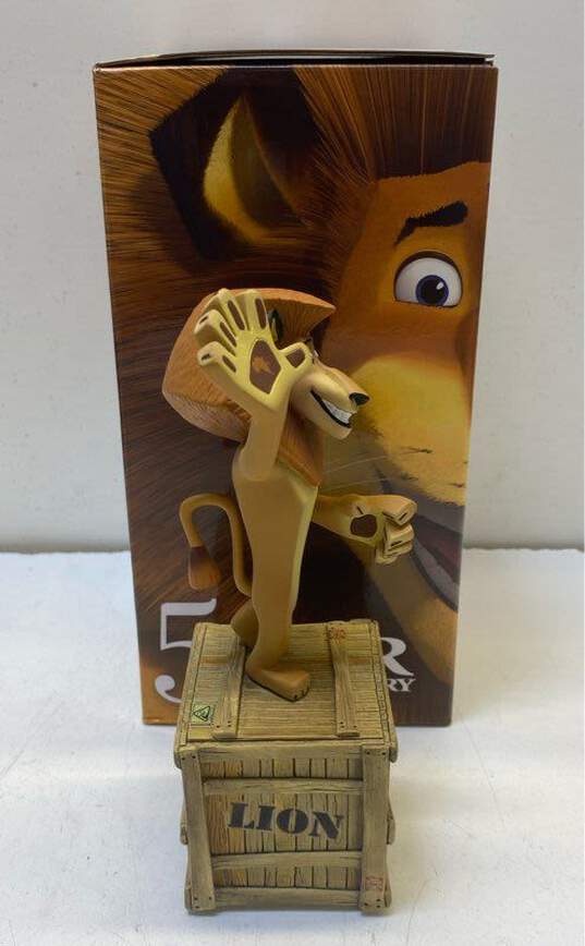 Alex The Lion 5 Year Anniversary Statue Dreamworks Animation IOB image number 2