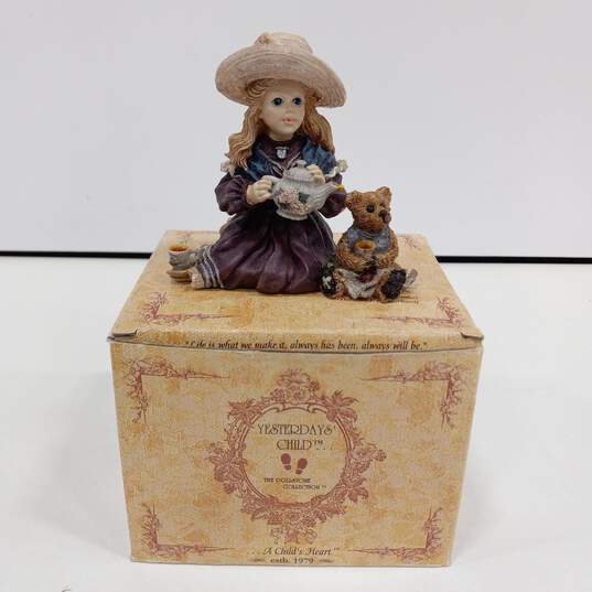 The Boyd's Collection Yesterday's Child A Child's Heart Figurine w/Box image number 1