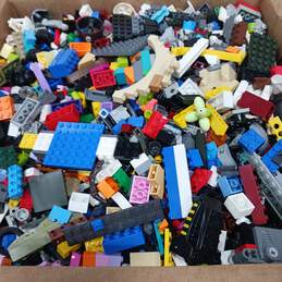 Lot of 9.5lbs of Assorted Building Blocks