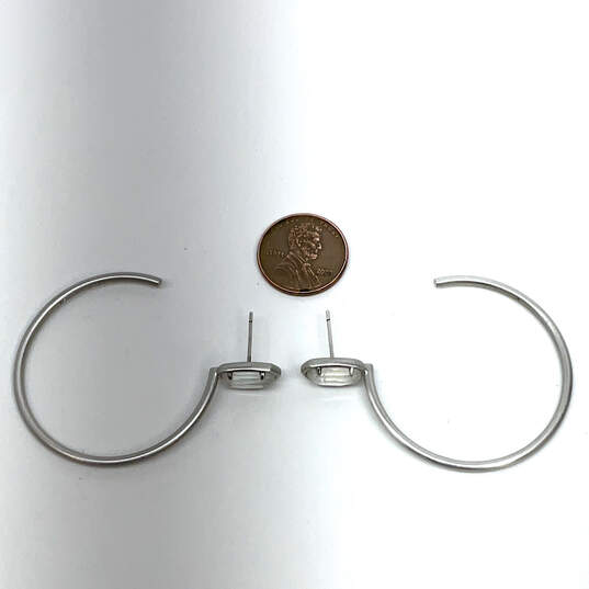 Designer Kendra Scott Silver-Tone Clear Crystal Hoop Earrings With Dust Bag image number 3