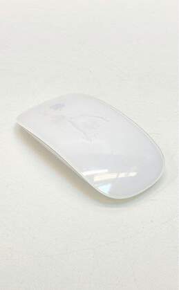 Apple Magic Wireless Mouse w/ Rechargable batteries alternative image
