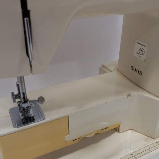 Vintage Alta Sewing Machine Model 200S In Box image number 3